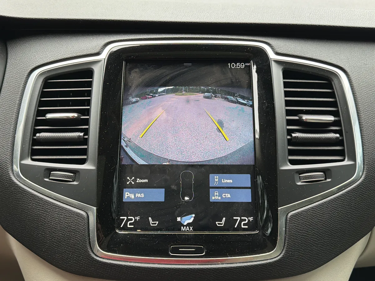 2021 Volvo XC90 Momentum thumbnail 5