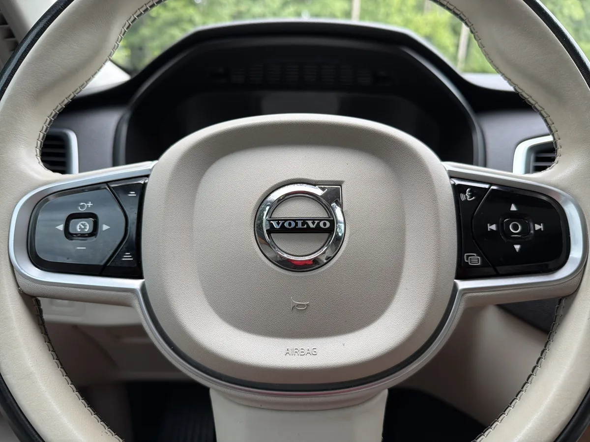 2021 Volvo XC90 Momentum thumbnail 9