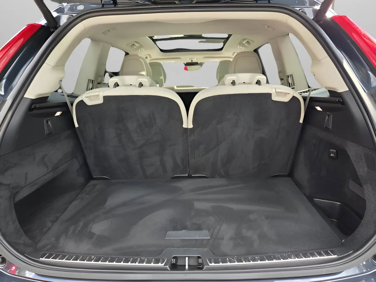 2021 Volvo XC90 Momentum thumbnail 12