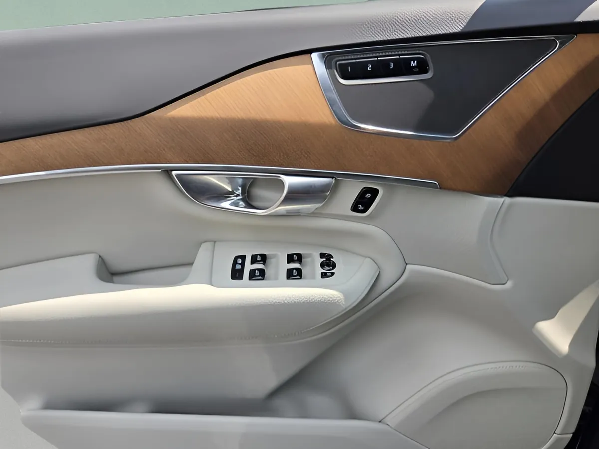 2021 Volvo XC90 Momentum thumbnail 14