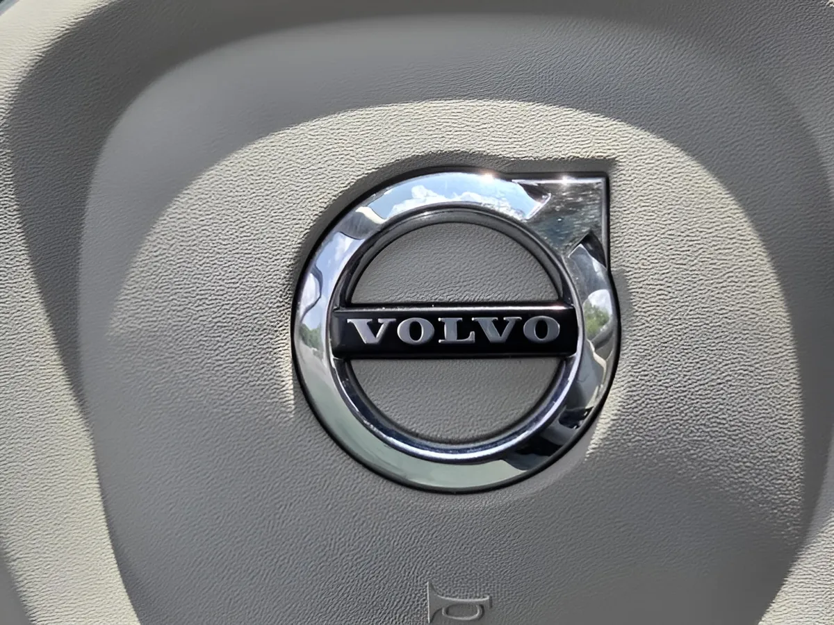2021 Volvo XC90 Momentum thumbnail 16