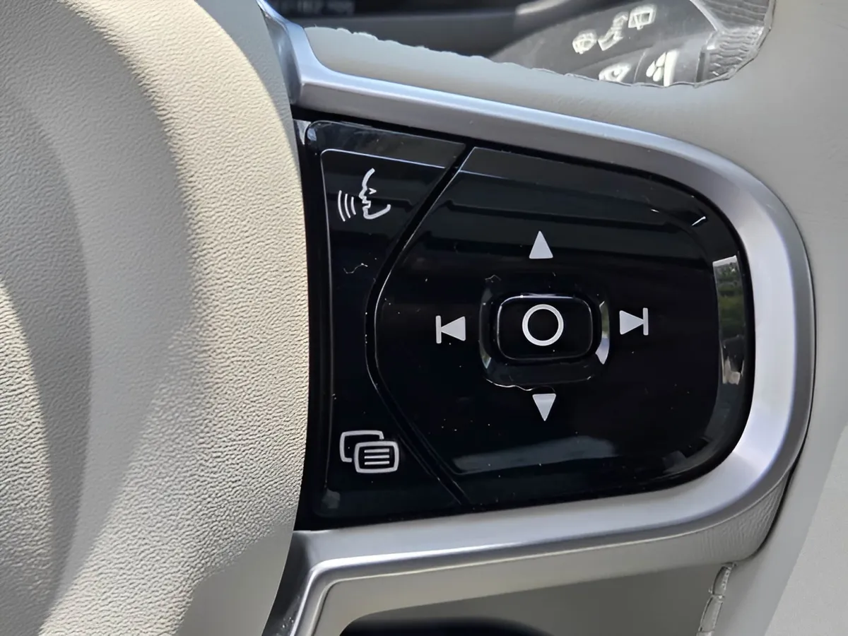 2021 Volvo XC90 Momentum thumbnail 19