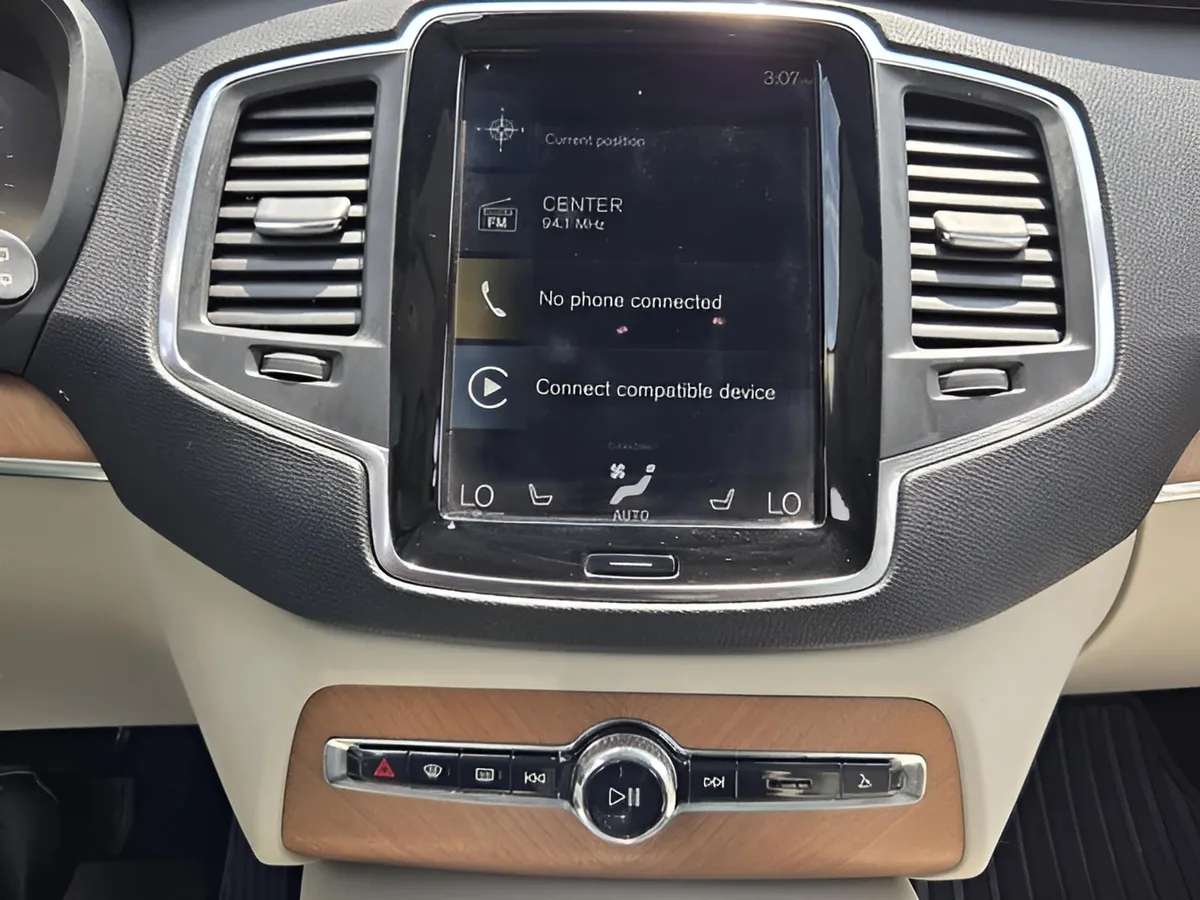 2021 Volvo XC90 Momentum thumbnail 25