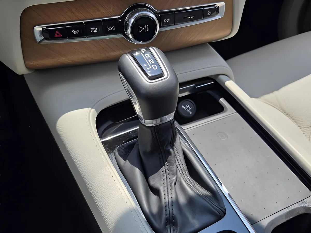 2021 Volvo XC90 Momentum thumbnail 26