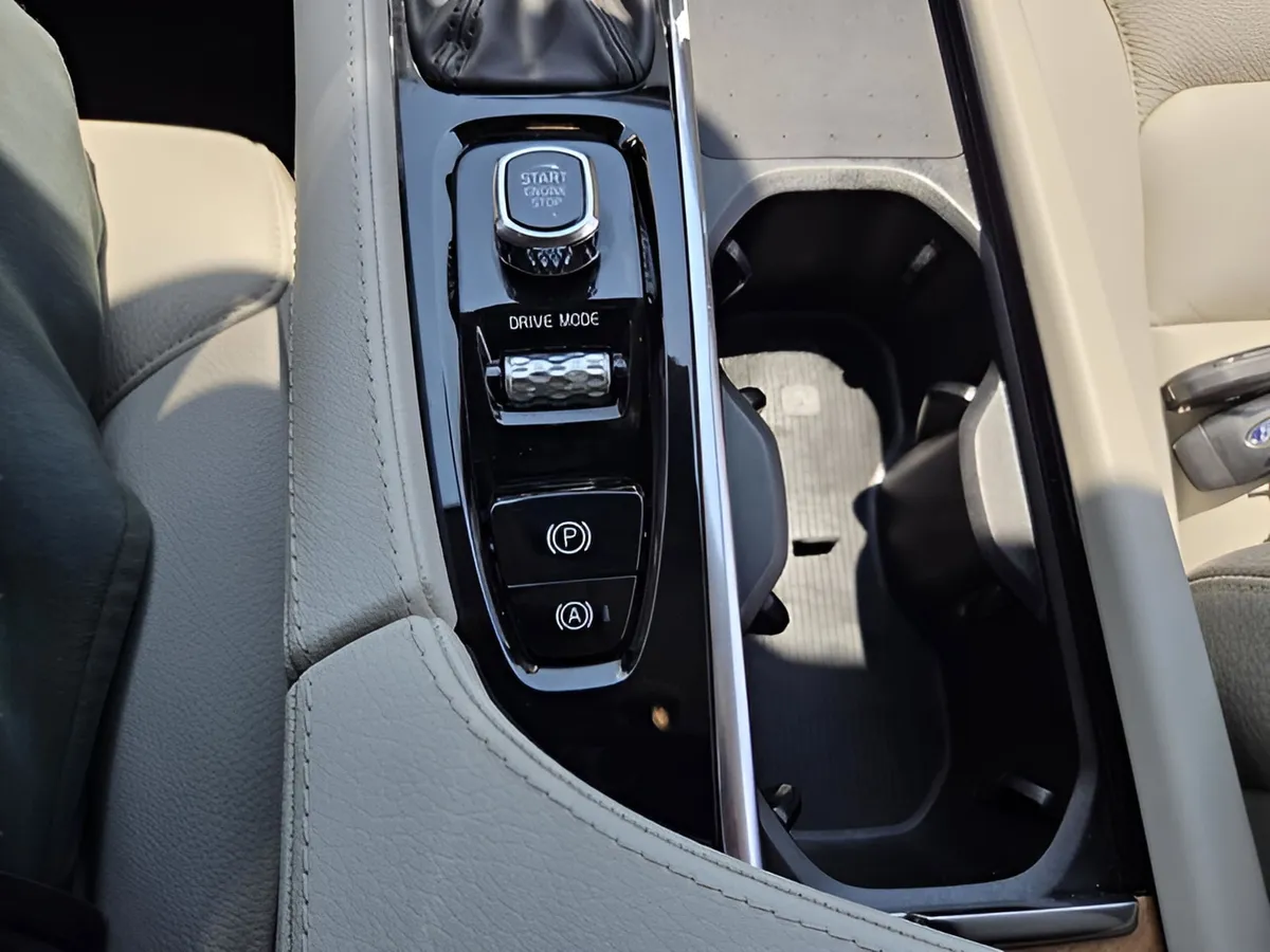 2021 Volvo XC90 Momentum thumbnail 27