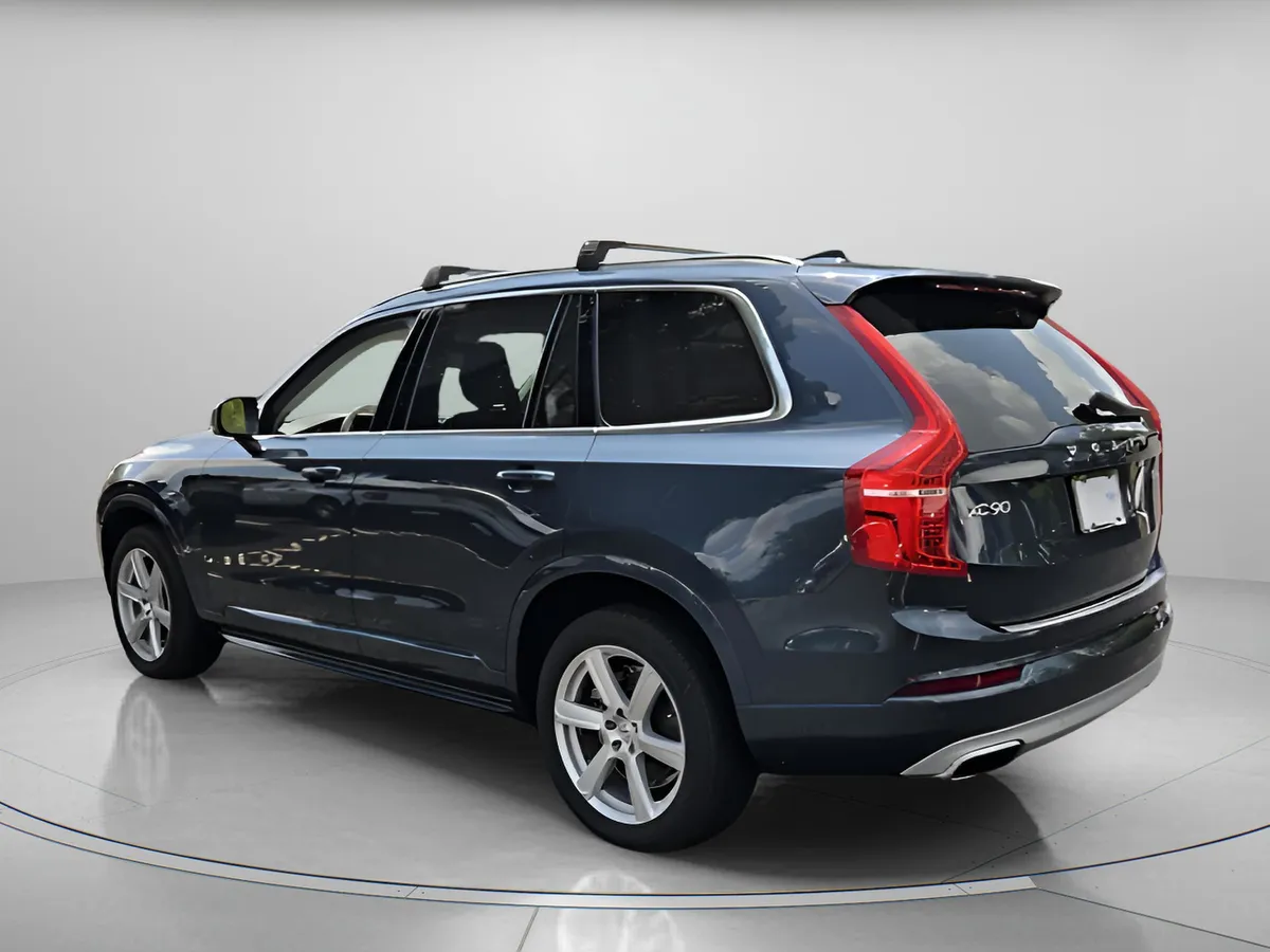 2021 Volvo XC90 Momentum thumbnail 3