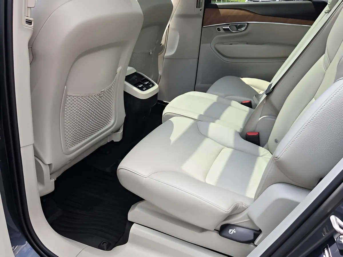2021 Volvo XC90 Momentum thumbnail 32