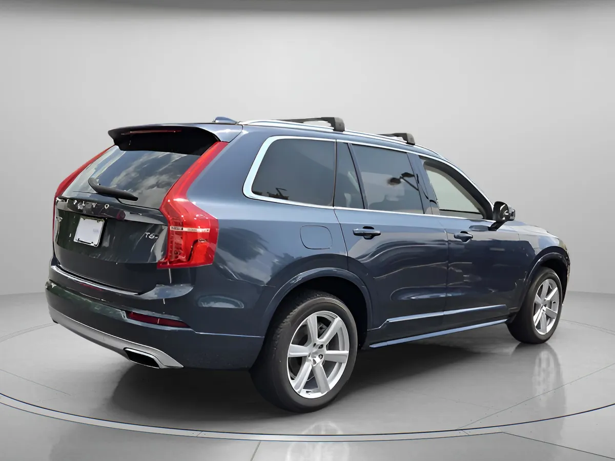 2021 Volvo XC90 Momentum thumbnail 5