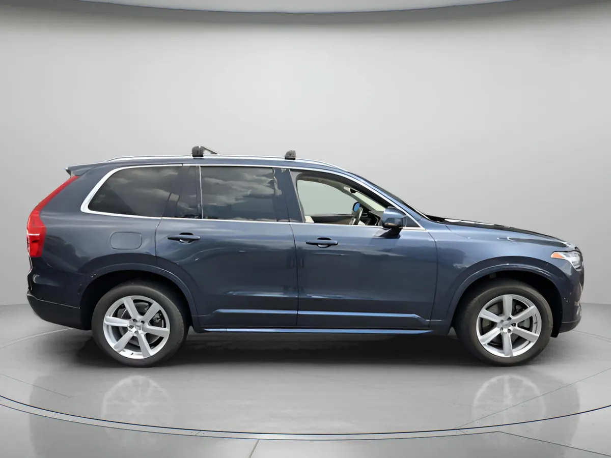 2021 Volvo XC90 Momentum thumbnail 6