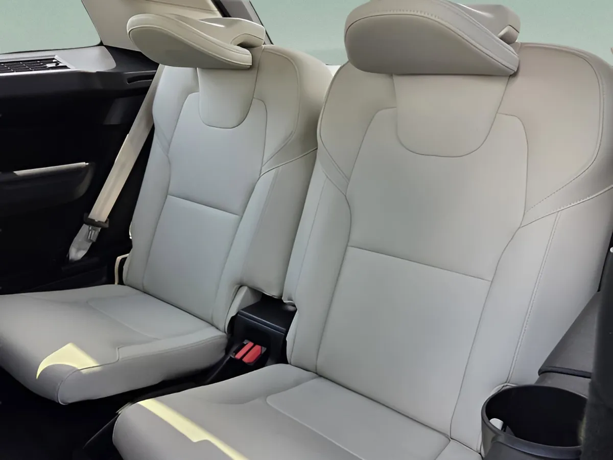 2021 Volvo XC90 Momentum thumbnail 9
