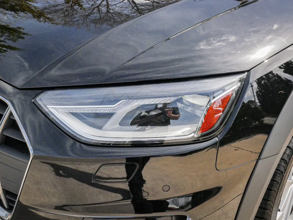 2022 Audi A4 allroad Premium thumbnail 5