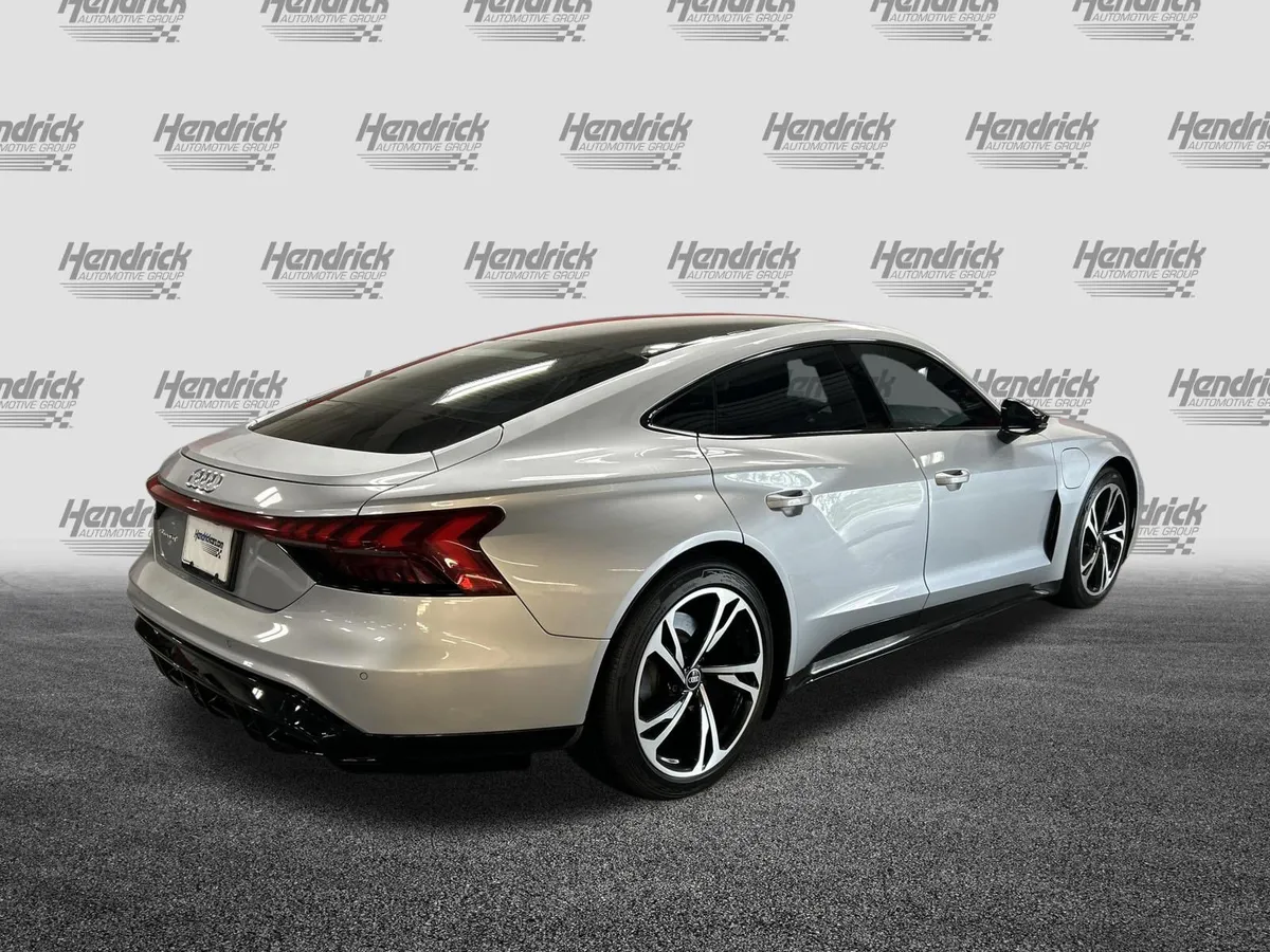 2022 Audi e-tron GT Premium Plus thumbnail 11