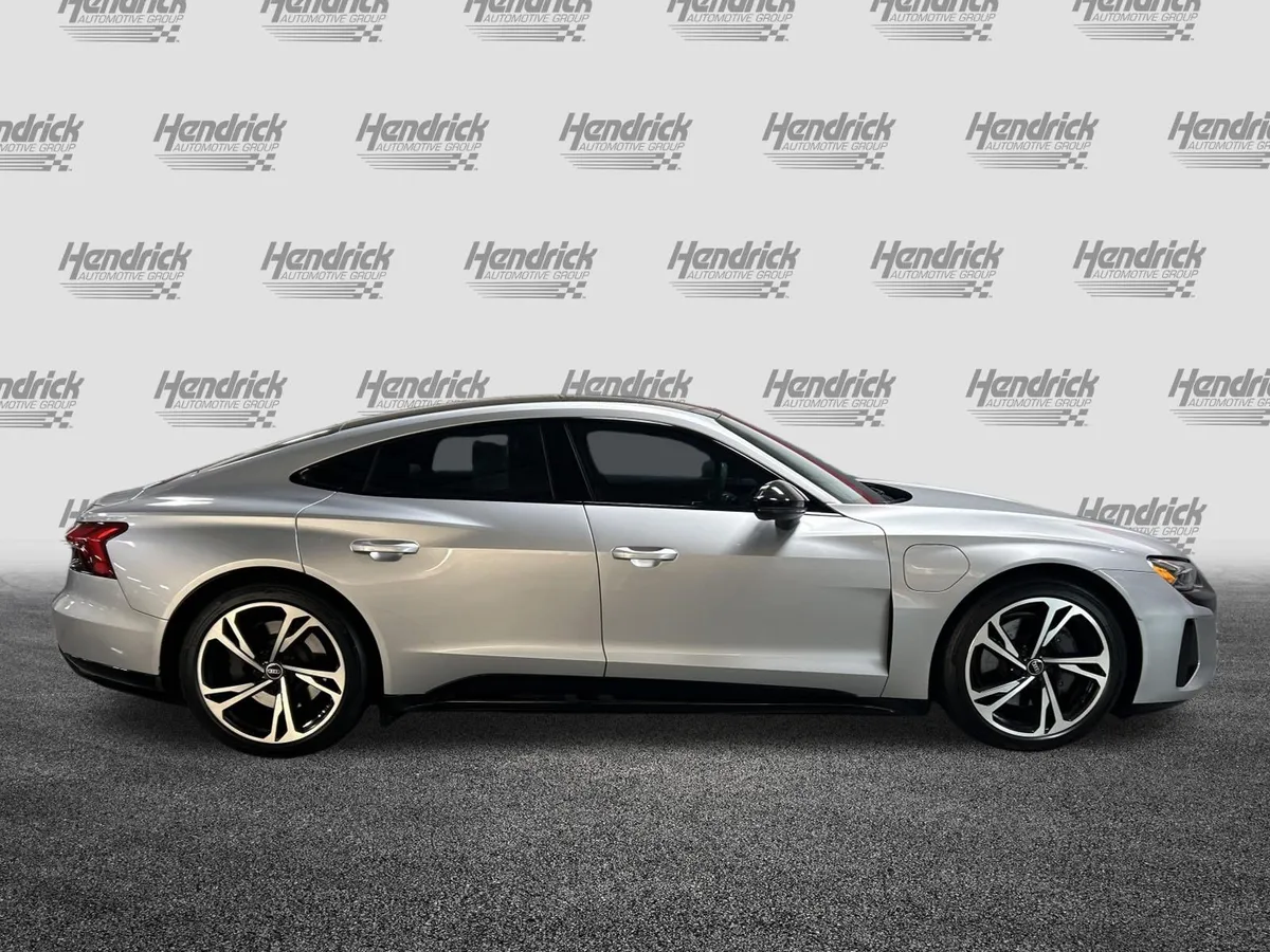 2022 Audi e-tron GT Premium Plus thumbnail 12