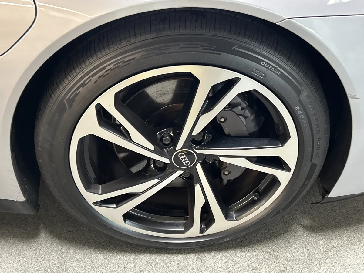 2022 Audi e-tron GT Premium Plus thumbnail 14