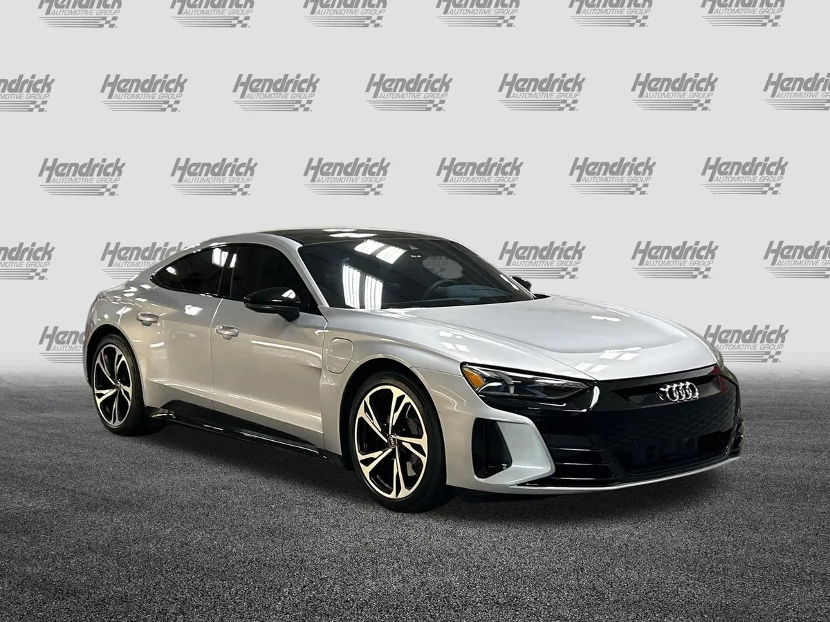 2022 Audi e-tron GT Premium Plus thumbnail 2
