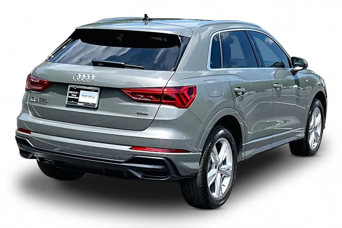 2022 Audi Q3 S line Premium Plus thumbnail 13