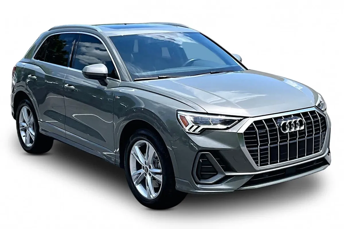 2022 Audi Q3 S line Premium Plus thumbnail 3