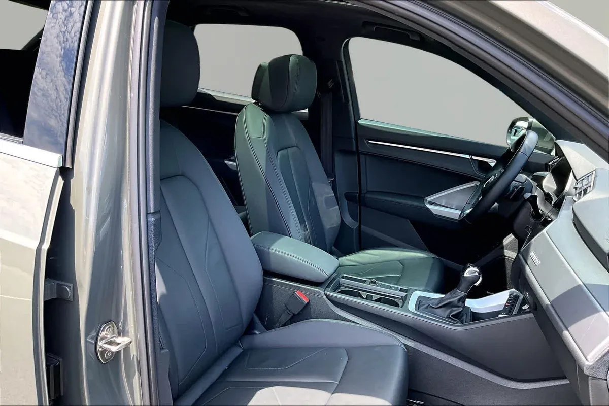 2022 Audi Q3 S line Premium Plus thumbnail 9