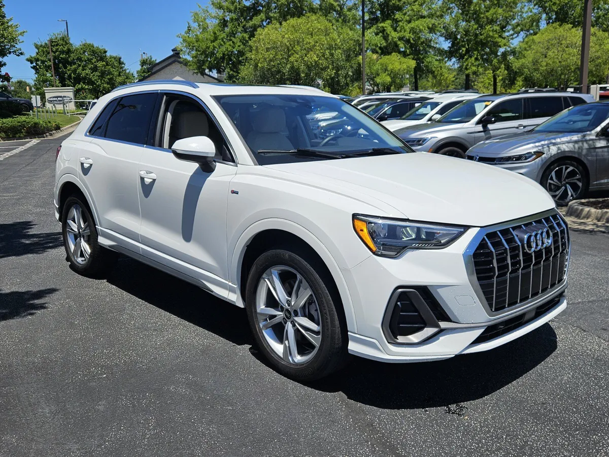 2022 Audi Q3 S line Premium thumbnail 3