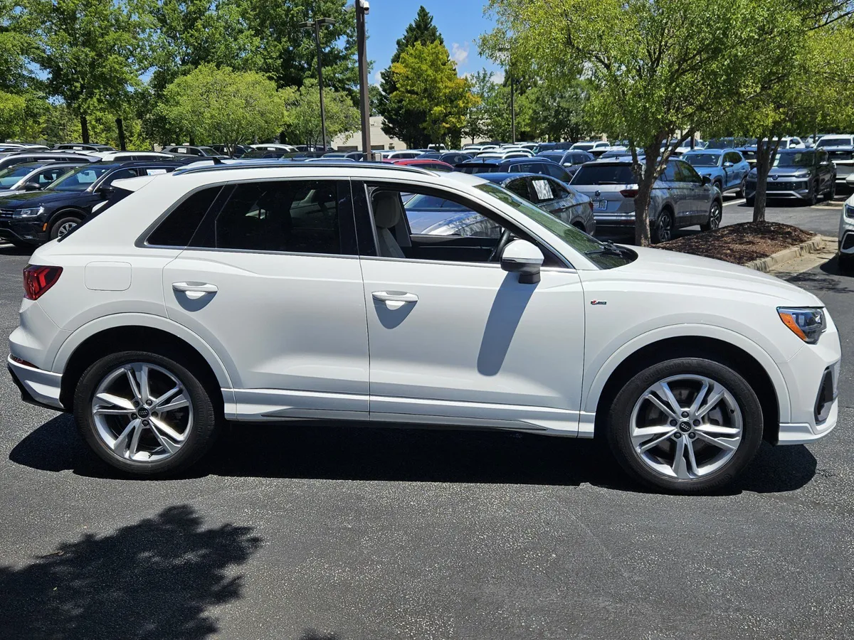 2022 Audi Q3 S line Premium thumbnail 4