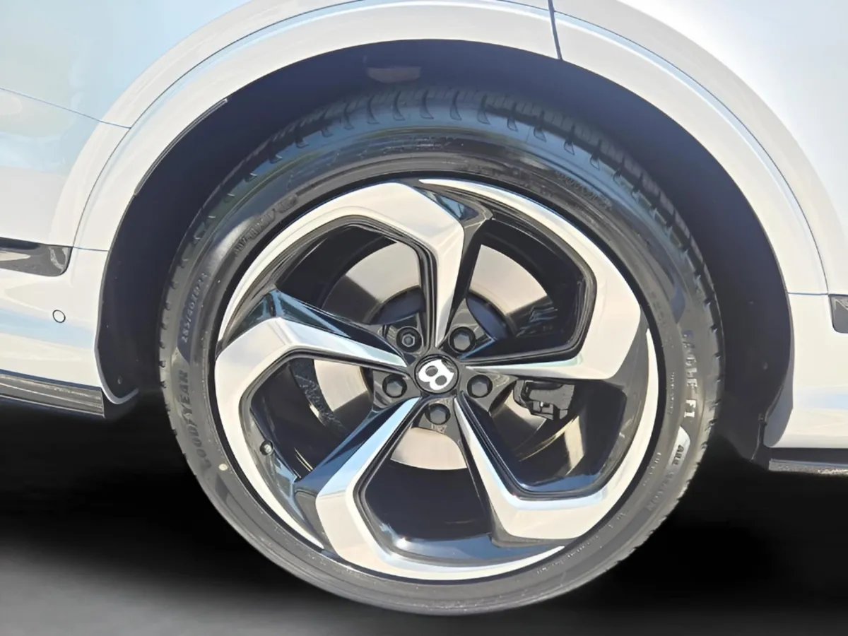 2022 Bentley Bentayga S thumbnail 18