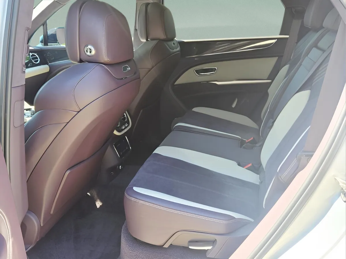2022 Bentley Bentayga S thumbnail 24