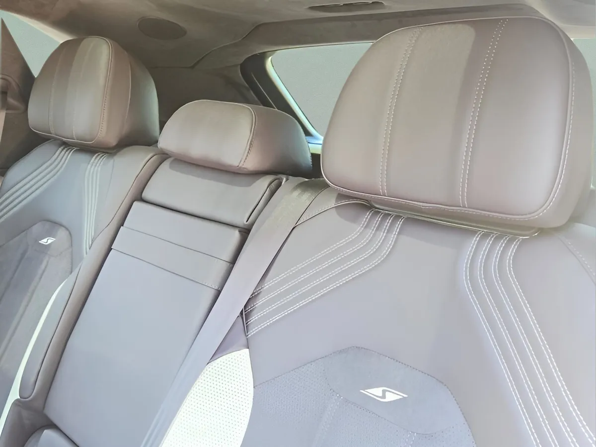 2022 Bentley Bentayga S thumbnail 25