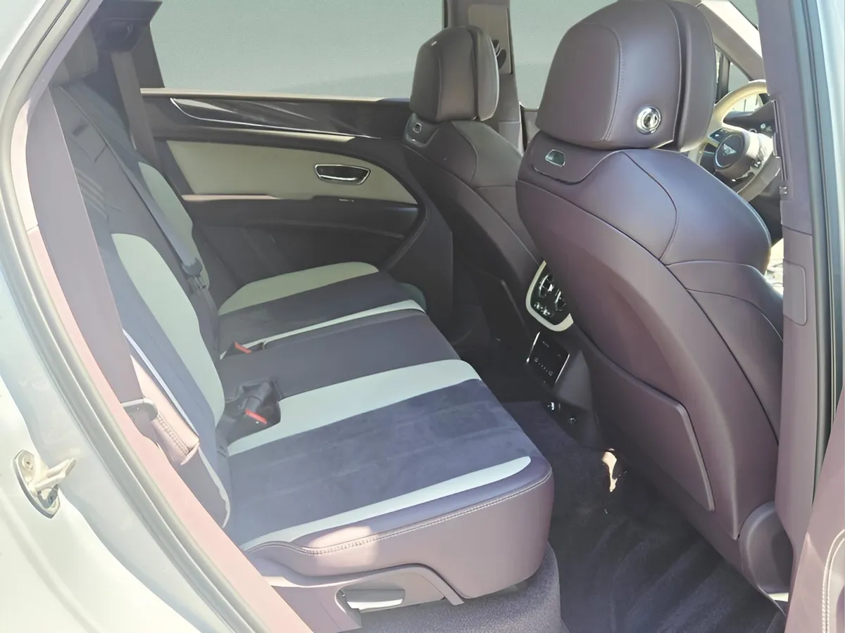 2022 Bentley Bentayga S thumbnail 28