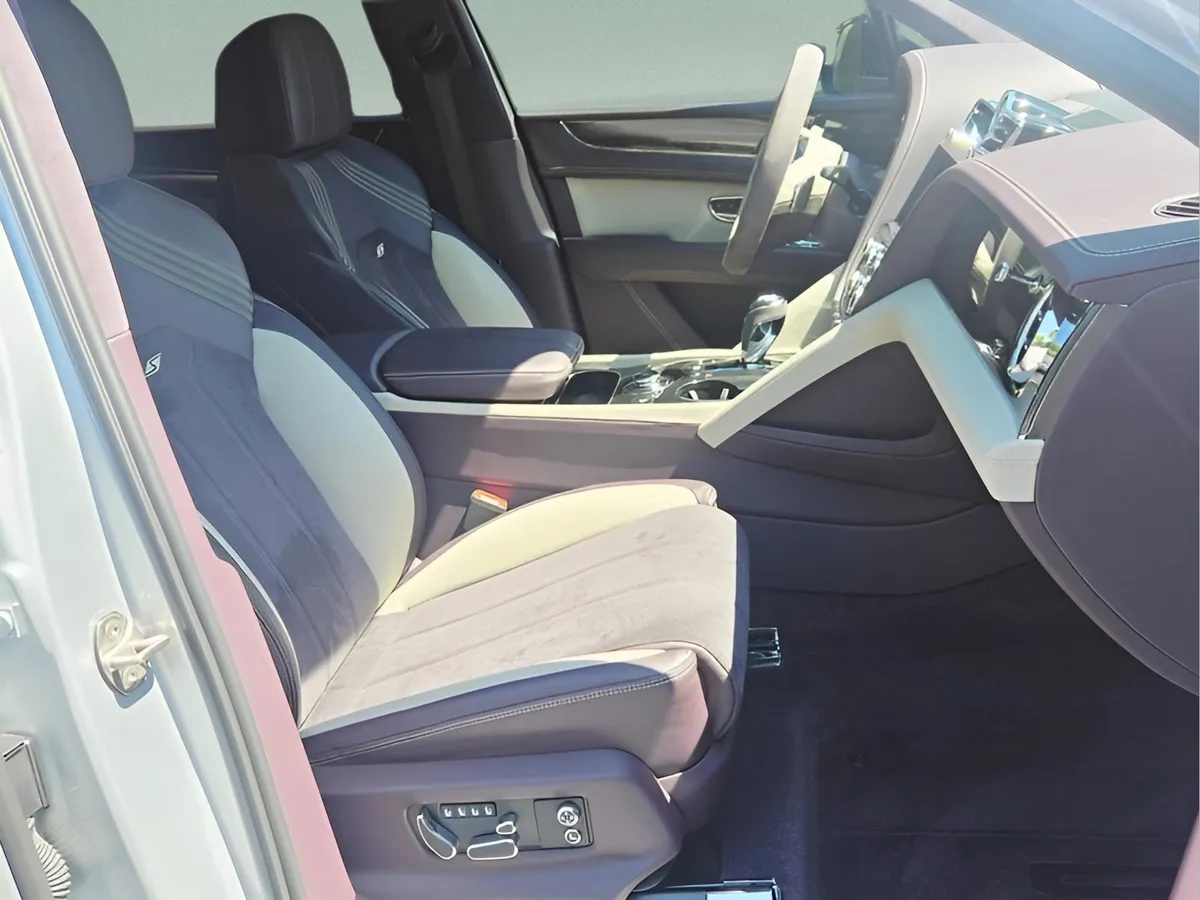 2022 Bentley Bentayga S thumbnail 30