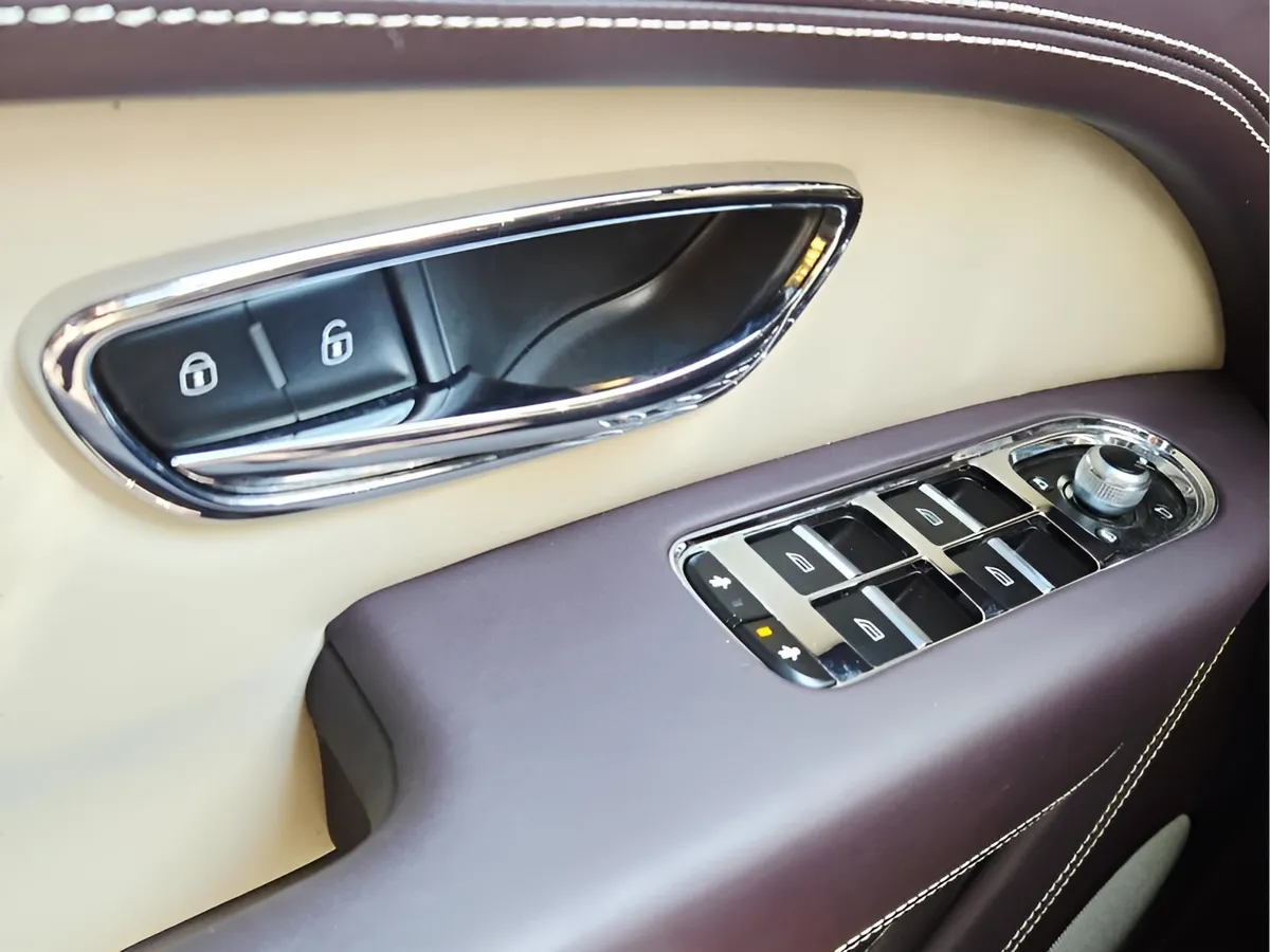 2022 Bentley Bentayga S thumbnail 52