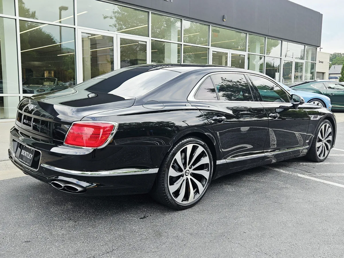 2022 Bentley Flying Spur V8 thumbnail 10