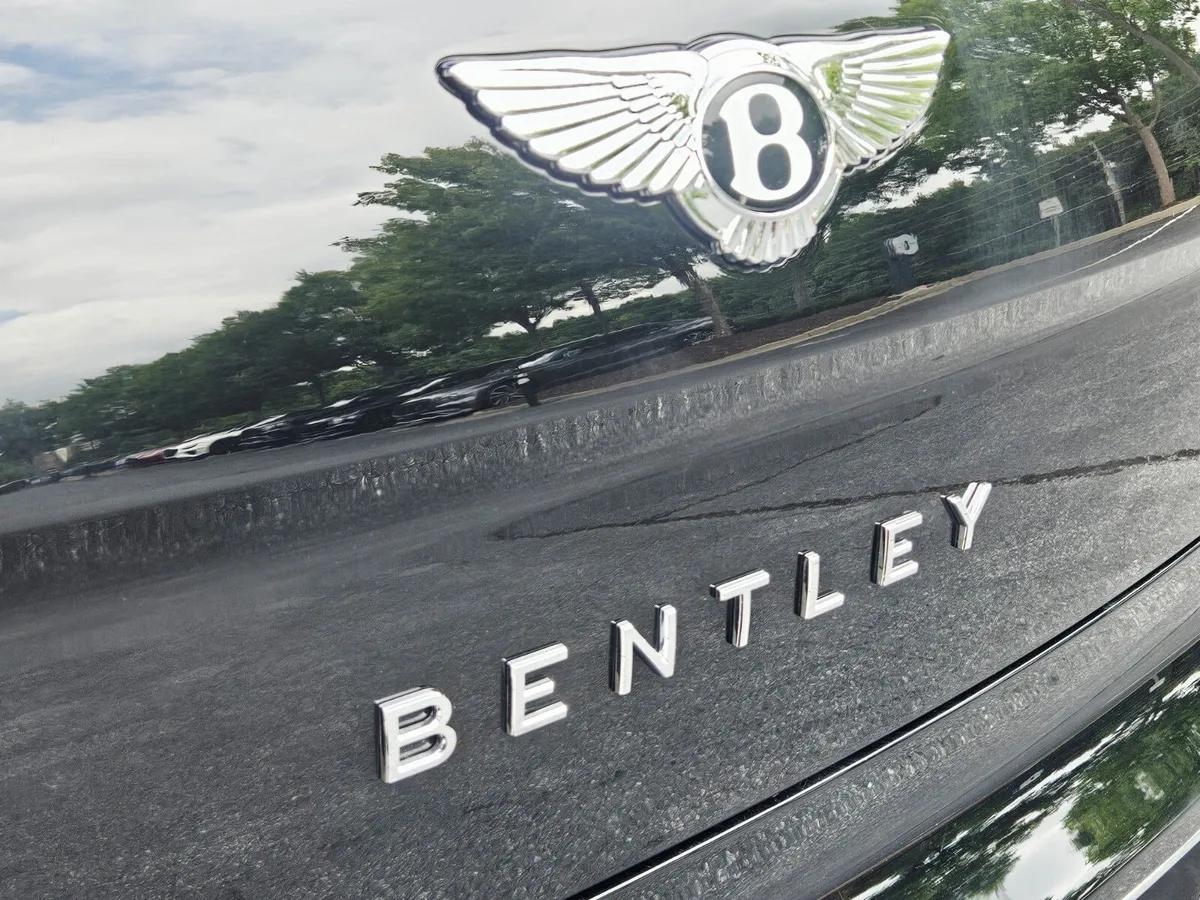2022 Bentley Flying Spur V8 thumbnail 12