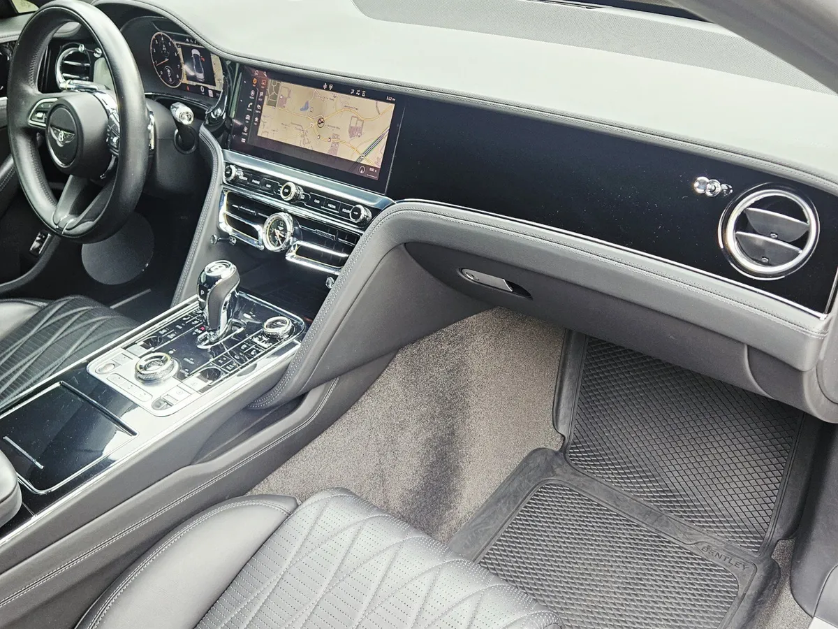 2022 Bentley Flying Spur V8 thumbnail 2