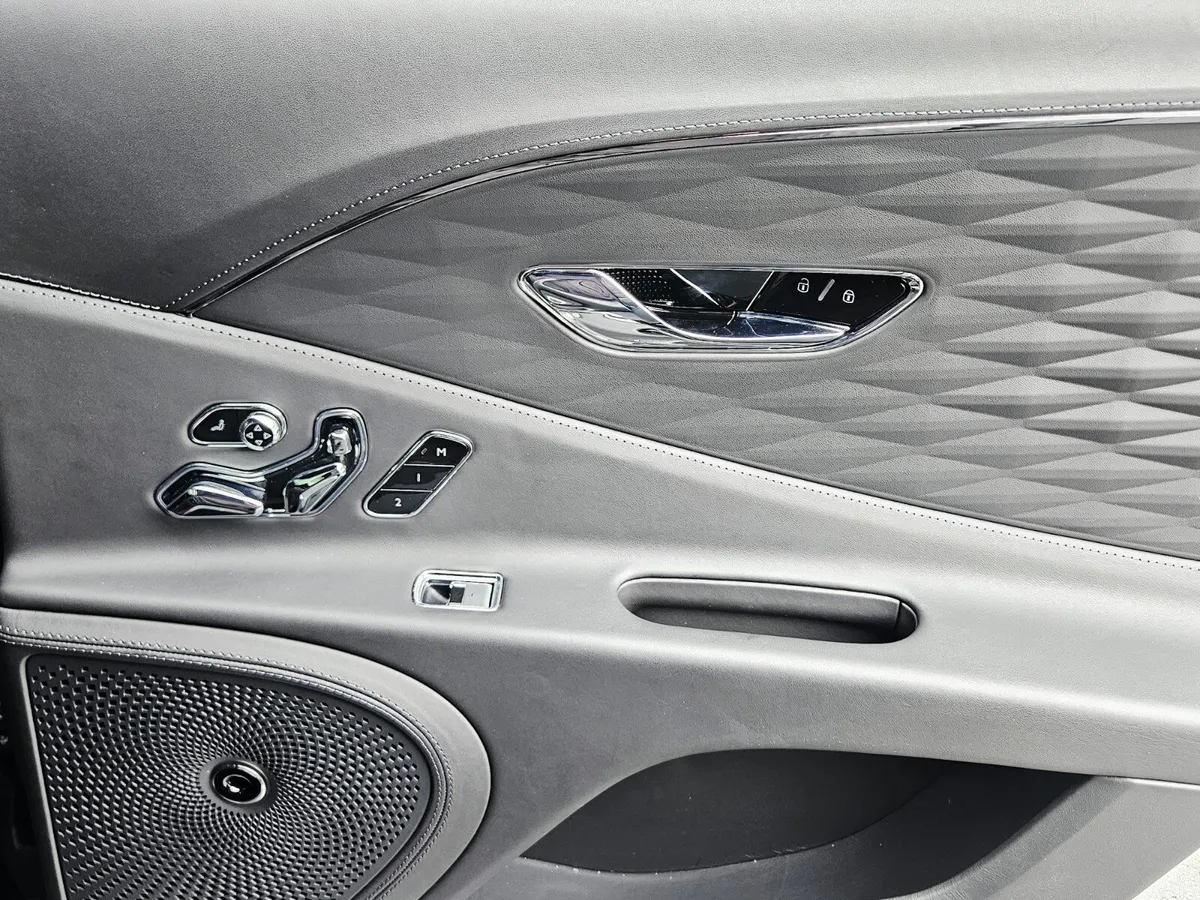2022 Bentley Flying Spur V8 thumbnail 29