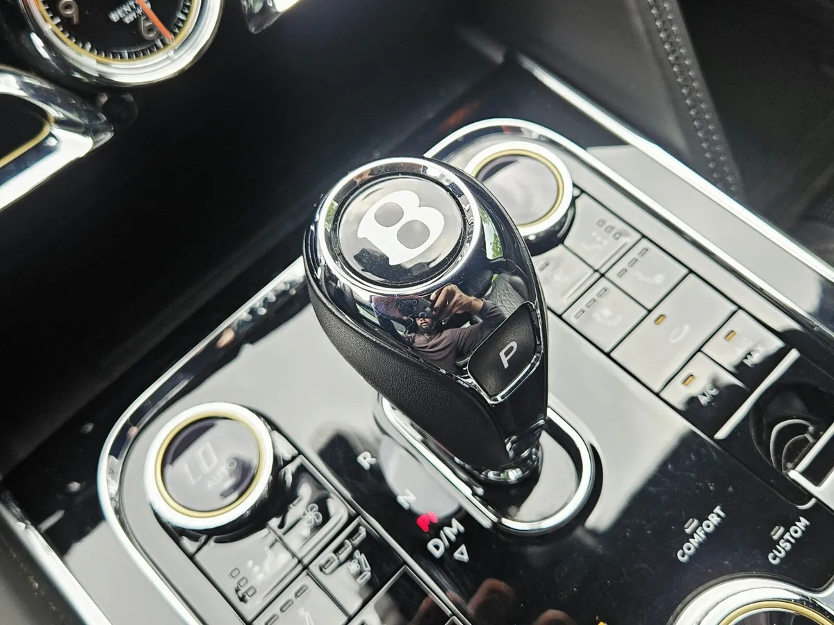 2022 Bentley Flying Spur V8 thumbnail 44