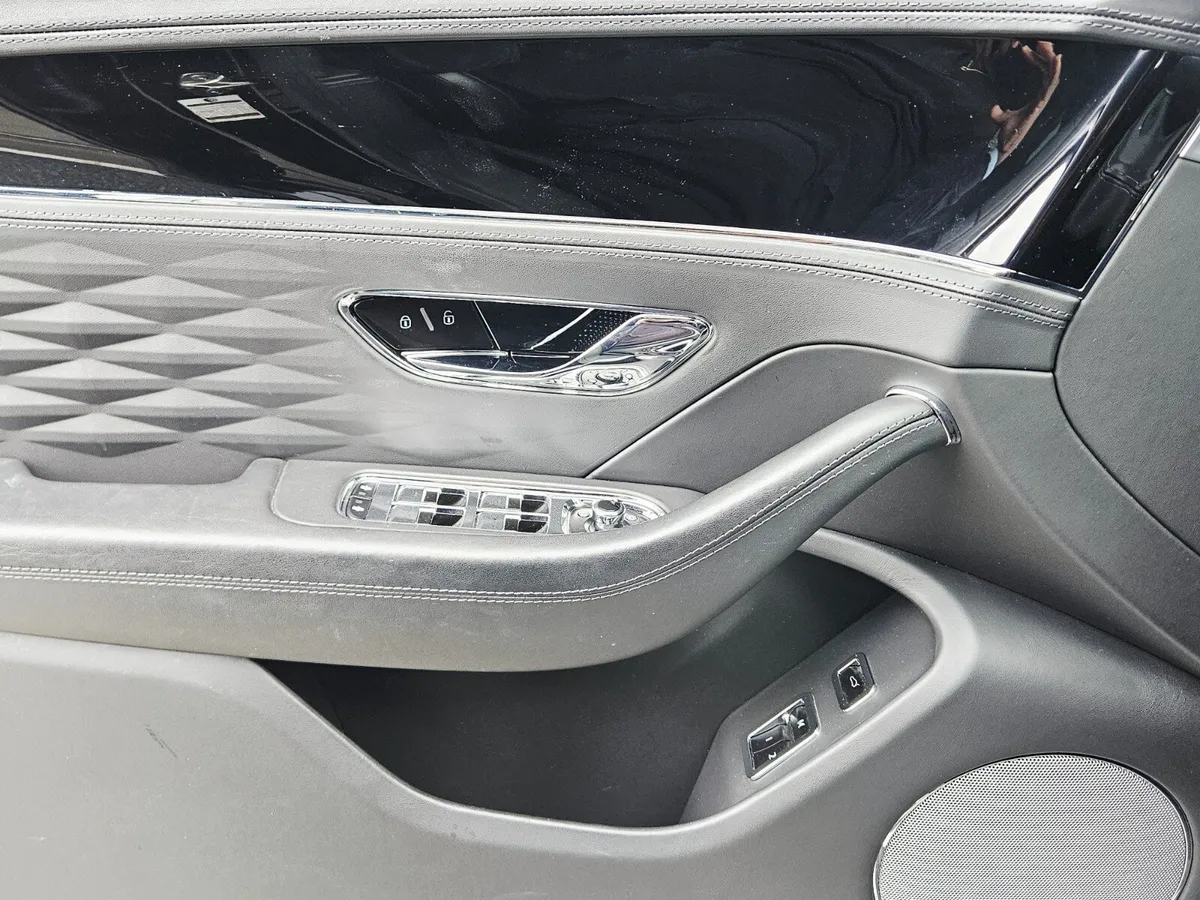2022 Bentley Flying Spur V8 thumbnail 52