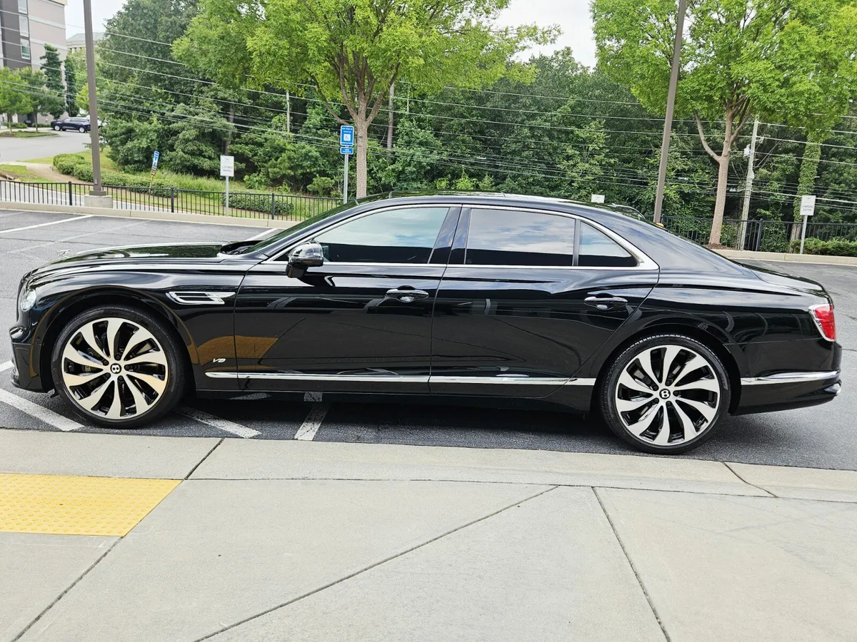 2022 Bentley Flying Spur V8 thumbnail 8