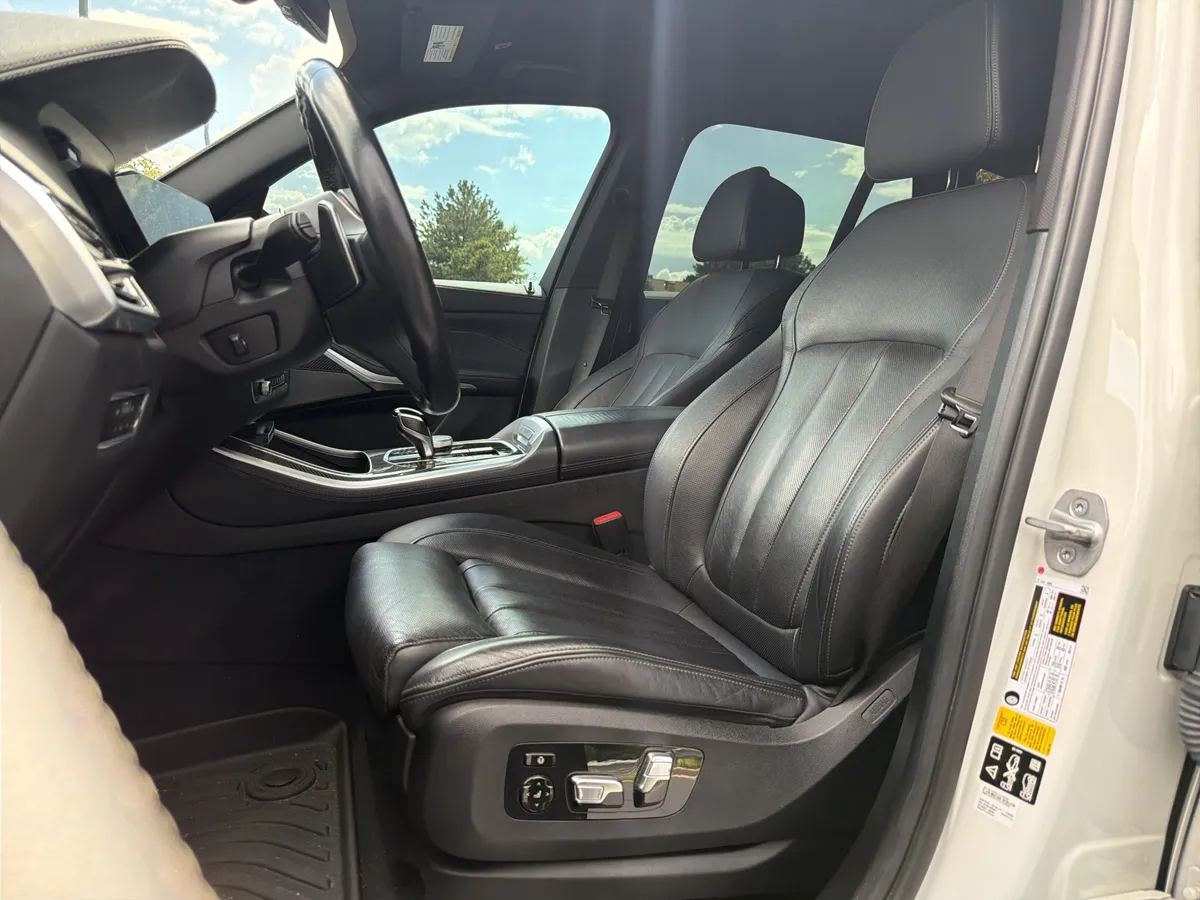 2022 BMW X5 M50i thumbnail 6