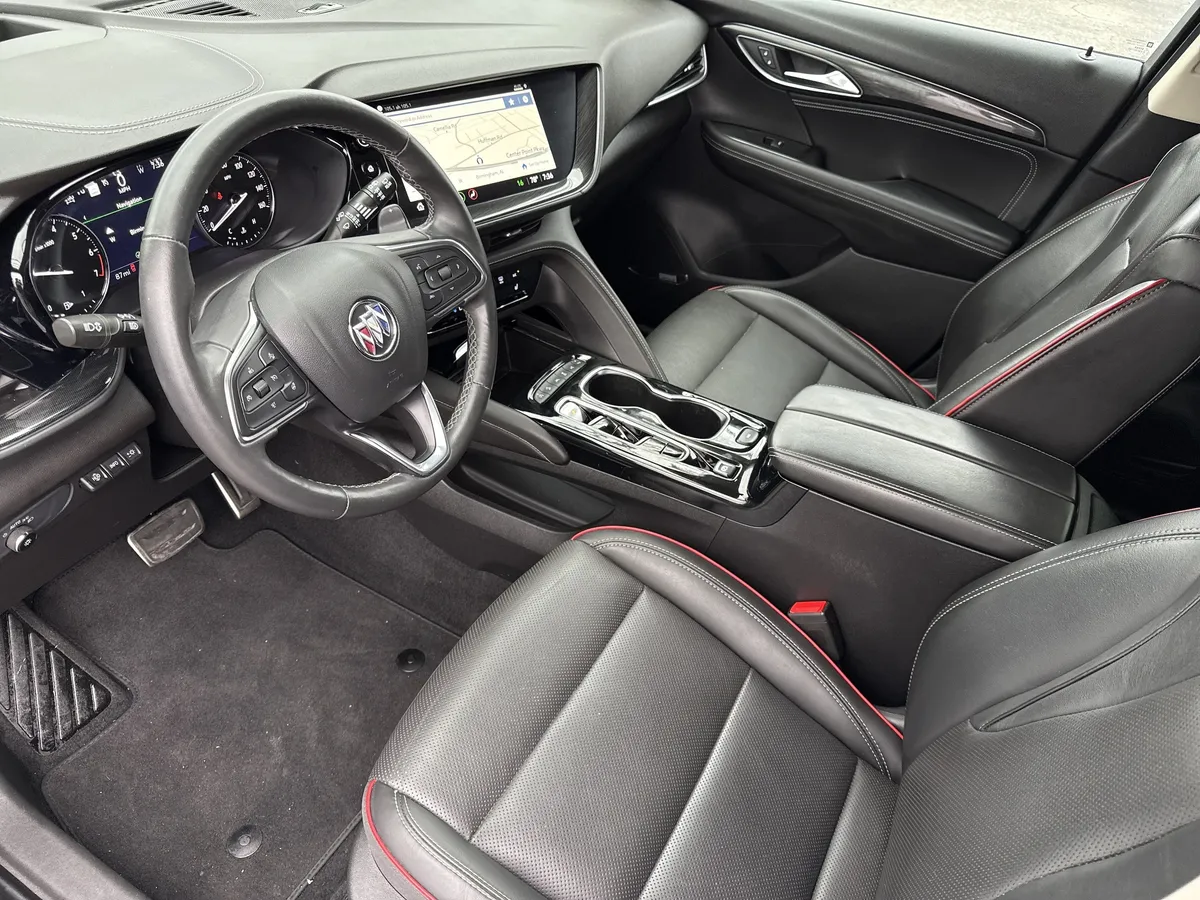 2022 Buick Envision Essence thumbnail 11