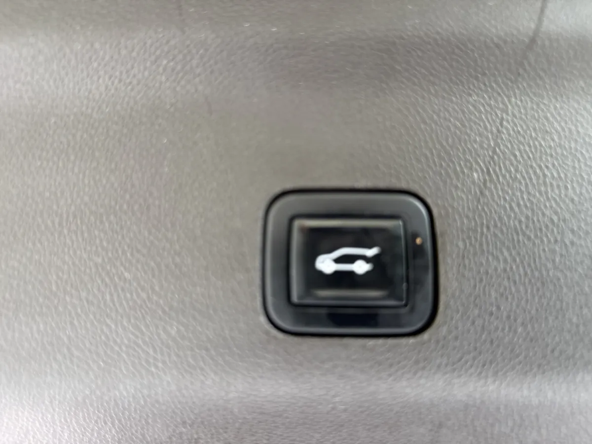 2022 CADILLAC Escalade ESV Premium Luxury thumbnail 36