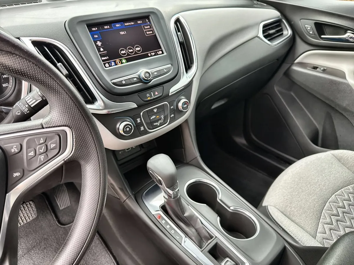 2022 Chevrolet Equinox LS thumbnail 11