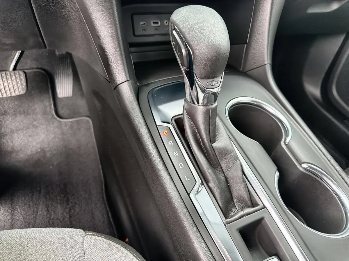 2022 Chevrolet Equinox LS thumbnail 14