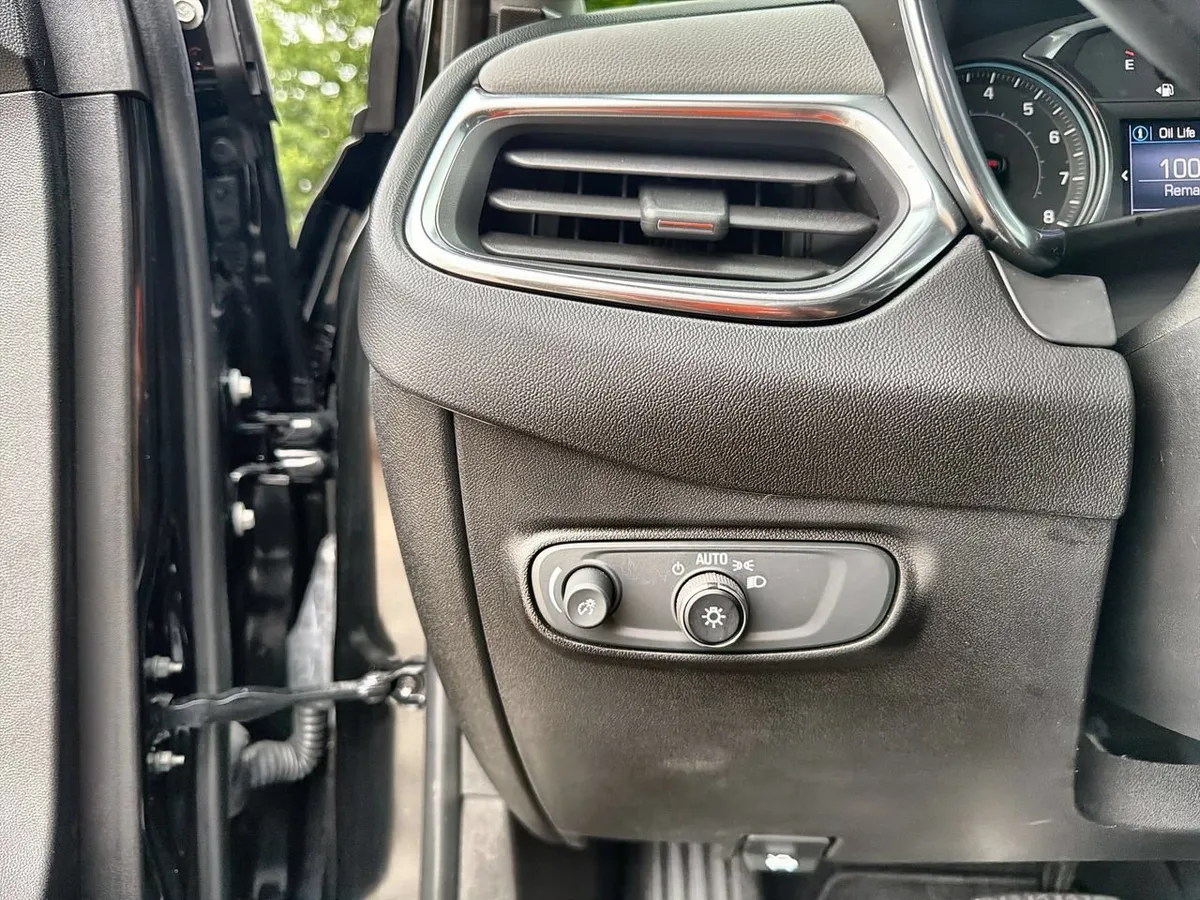 2022 Chevrolet Equinox LS thumbnail 15