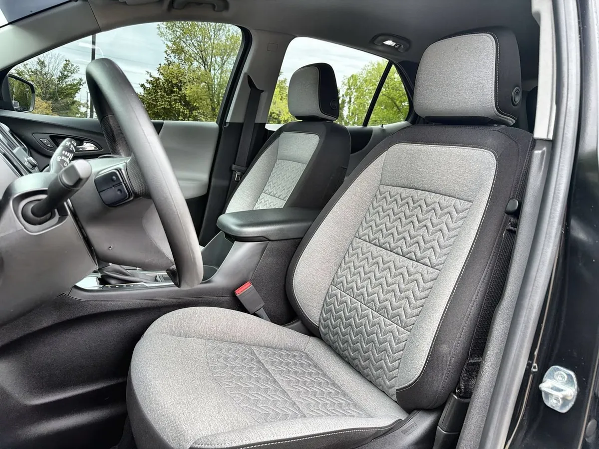 2022 Chevrolet Equinox LS thumbnail 16