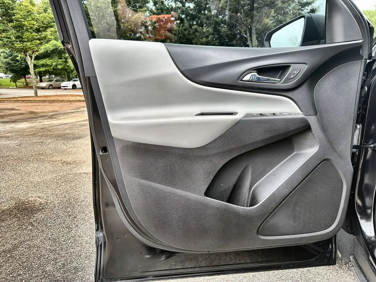 2022 Chevrolet Equinox LS thumbnail 18
