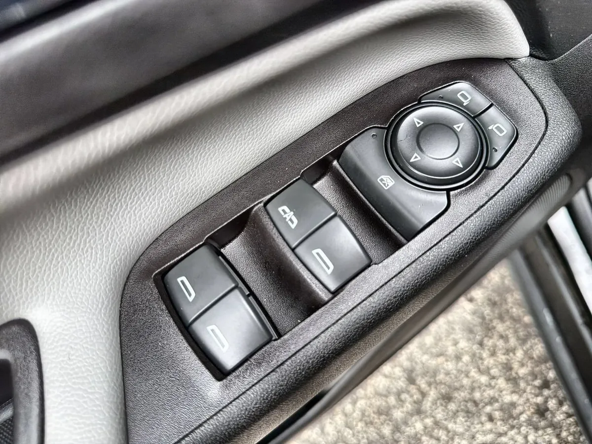 2022 Chevrolet Equinox LS thumbnail 19