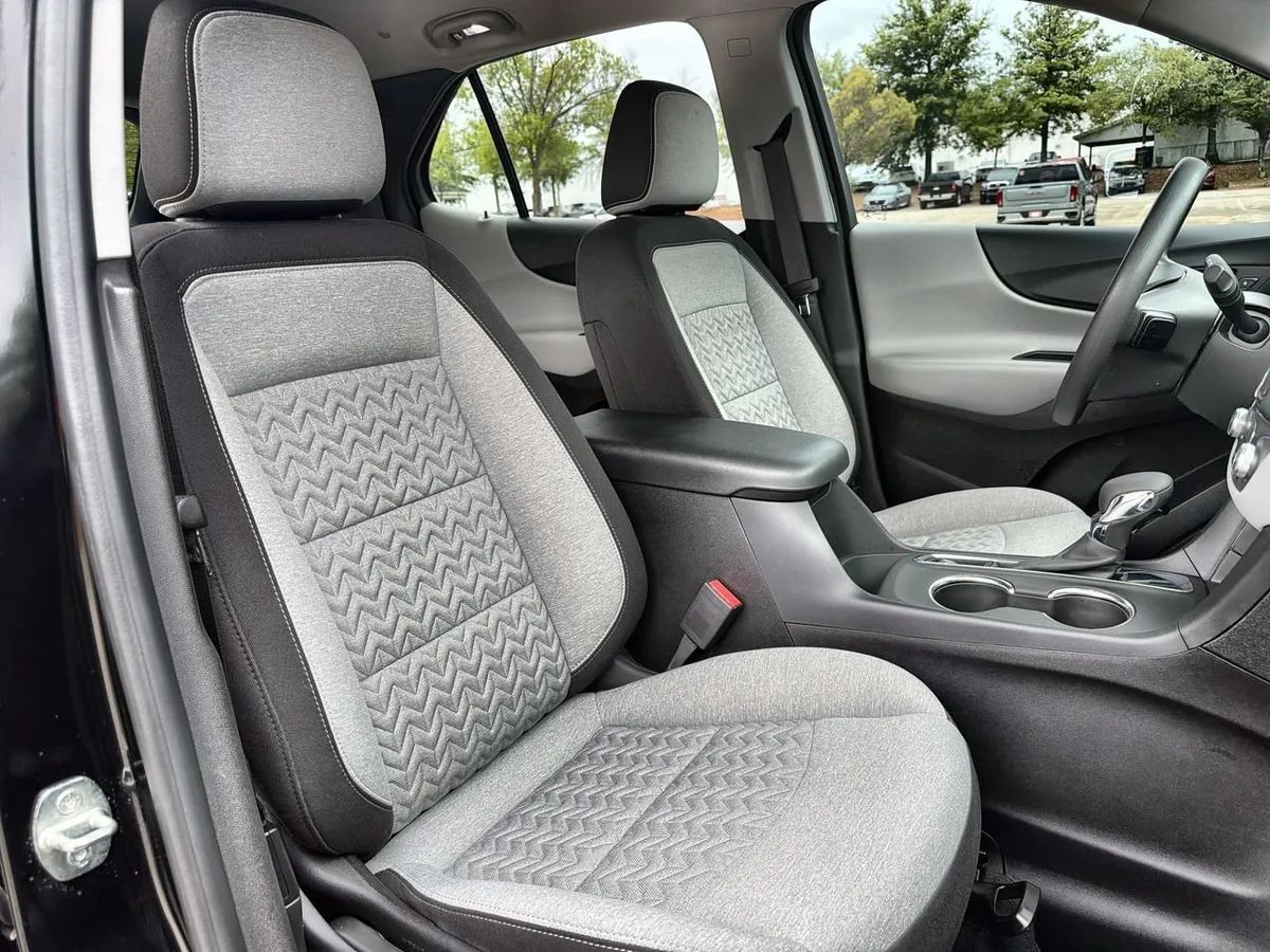2022 Chevrolet Equinox LS thumbnail 23