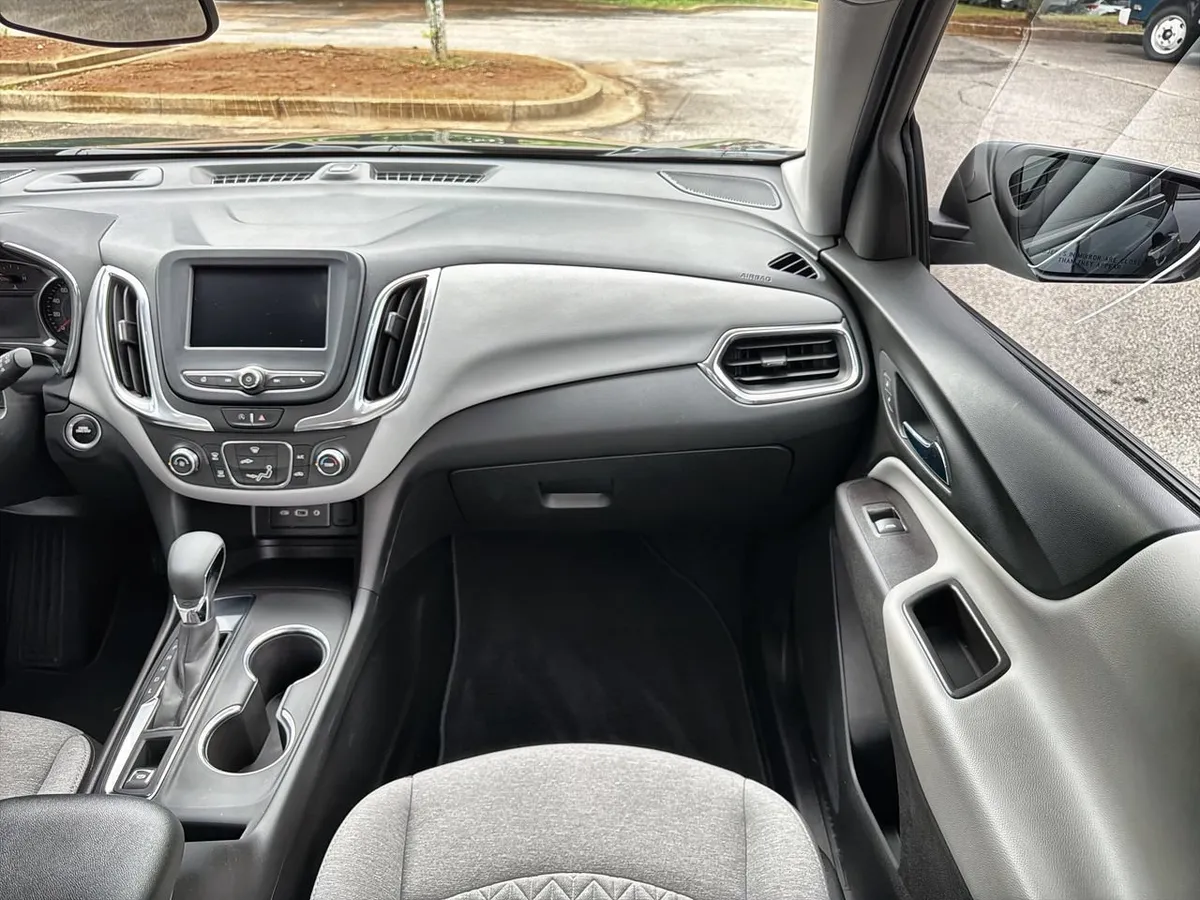 2022 Chevrolet Equinox LS thumbnail 24