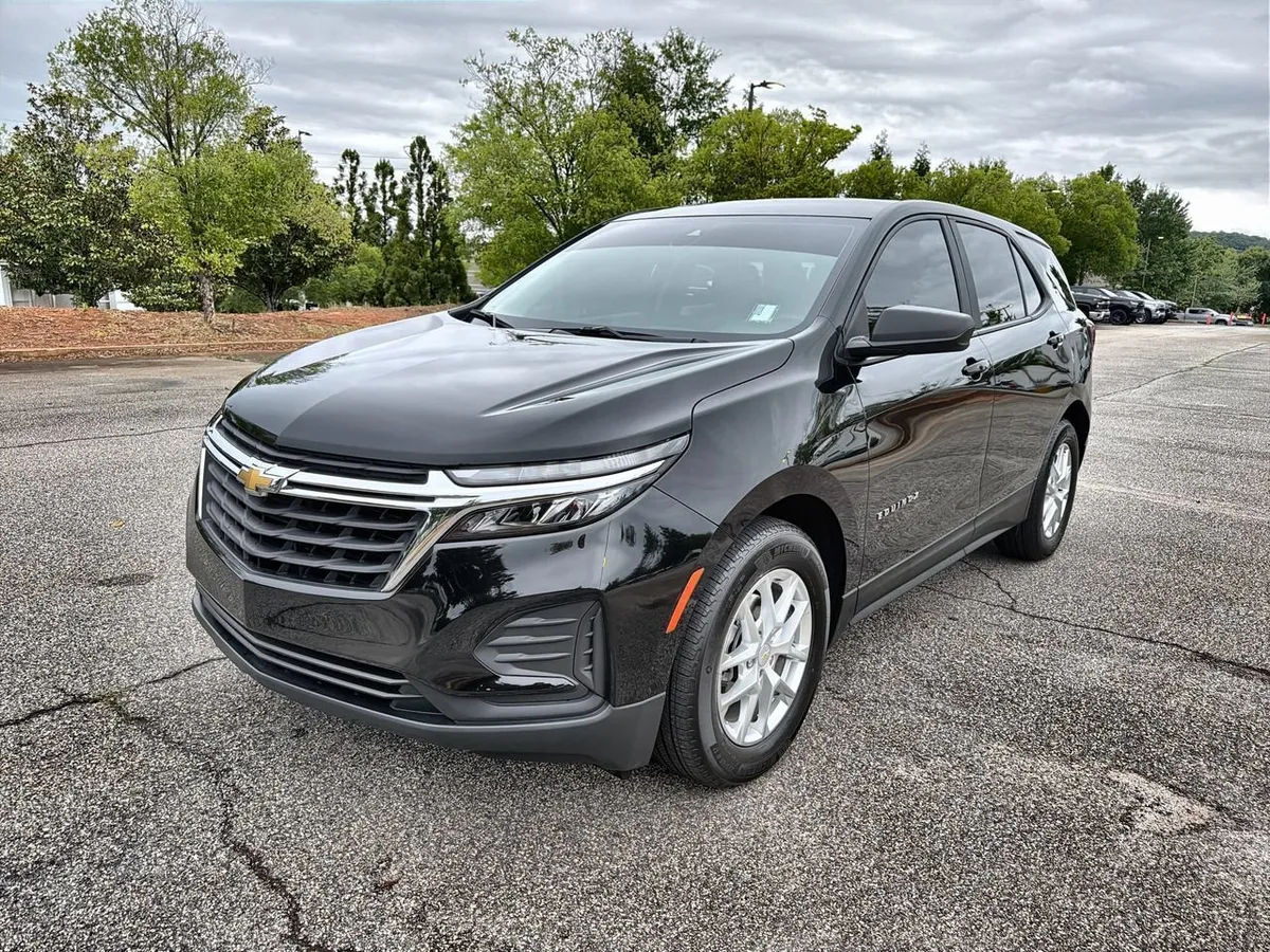 2022 Chevrolet Equinox LS thumbnail 4