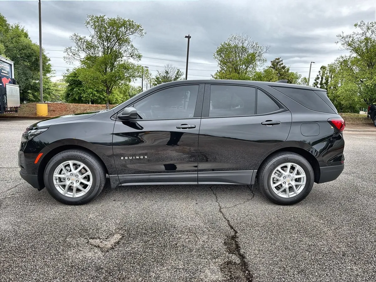 2022 Chevrolet Equinox LS thumbnail 5